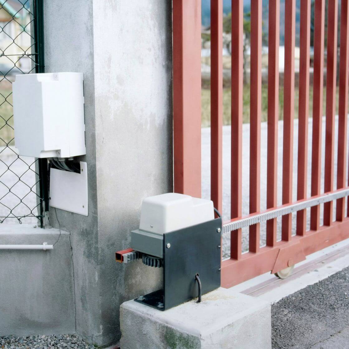 Electric gate motor installed in Broadbeach Waters by Auto Gate Guys Gold Coast, powering a reliable motorised gate for daily access